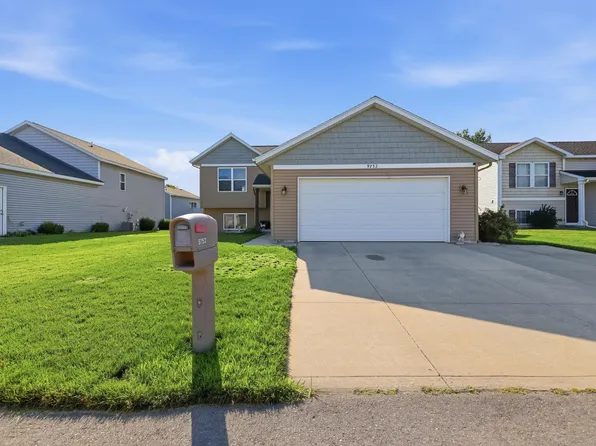 9752 Crystal Cir, Zeeland, MI 49464