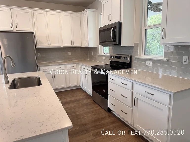 141 Winding River Dr — Photo 12