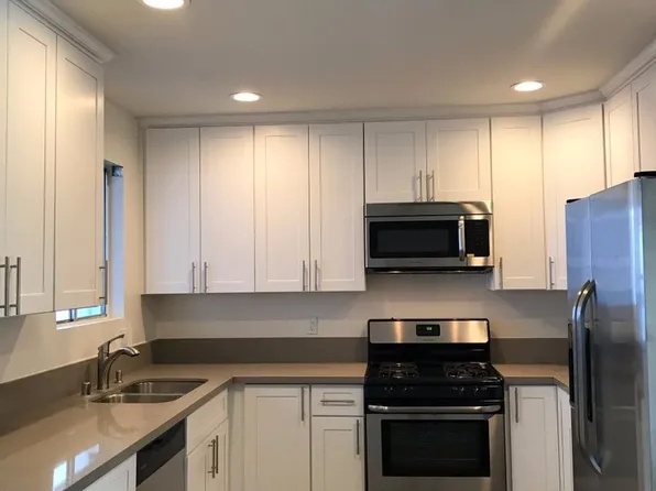 Moorpark, 13535 Moorpark St #19, Sherman Oaks, CA 91423