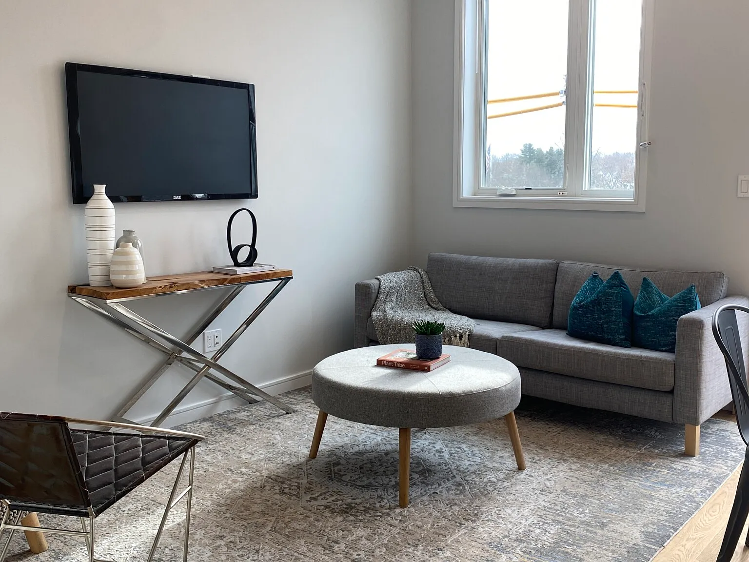 3 bed, 2.0 bath, 1180 sqft, $3,600 — Photo 4