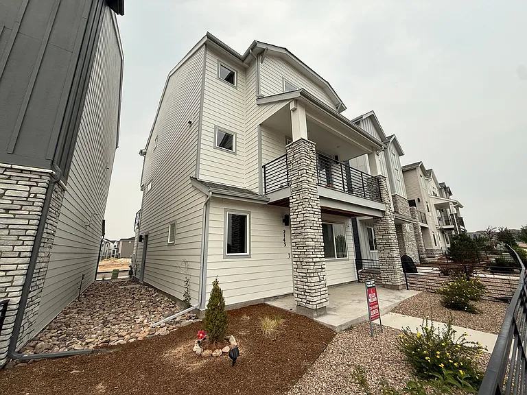 2143 Arikaree Hts — Photo 2