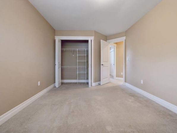 4 bedroom rental in Surrey — photo 25