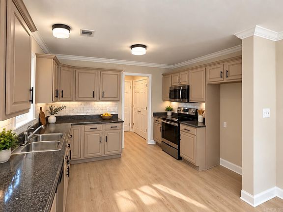 4th image of 4012 Foster St