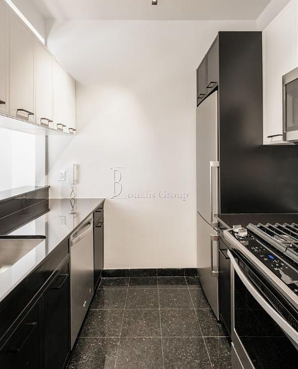 2nd image of 7 Dutch St #7R
