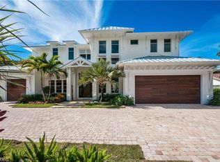 2525 Crayton Rd, Naples, FL 34103