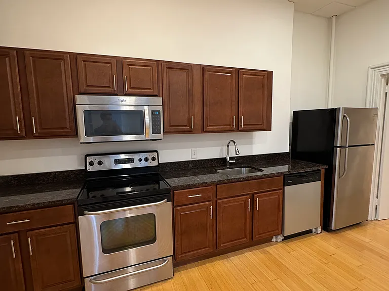313 S 17th St #2F — Photo 7