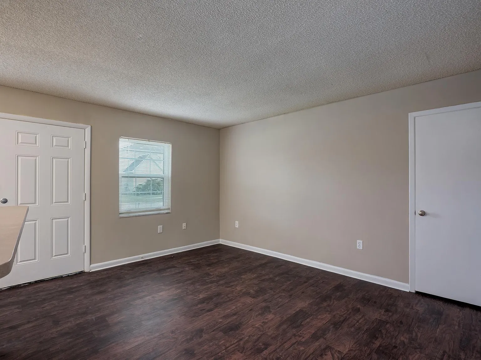 Studio, 620 sqft, $1,195 — Photo 2
