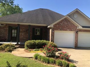 15 Classic Woods Dr, Hattiesburg, MS 39402