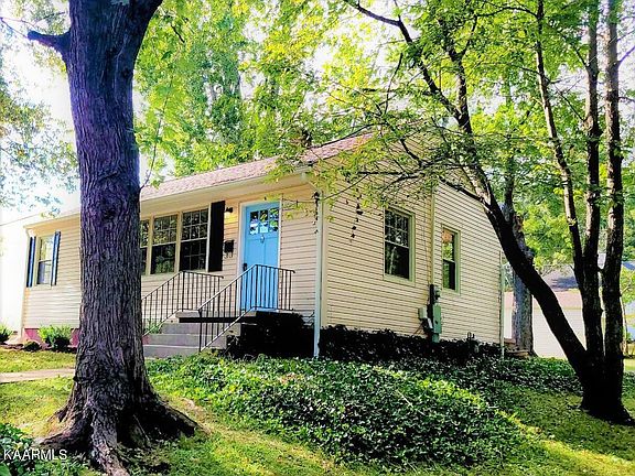 2nd image of 1023 NE Melbourne Ave