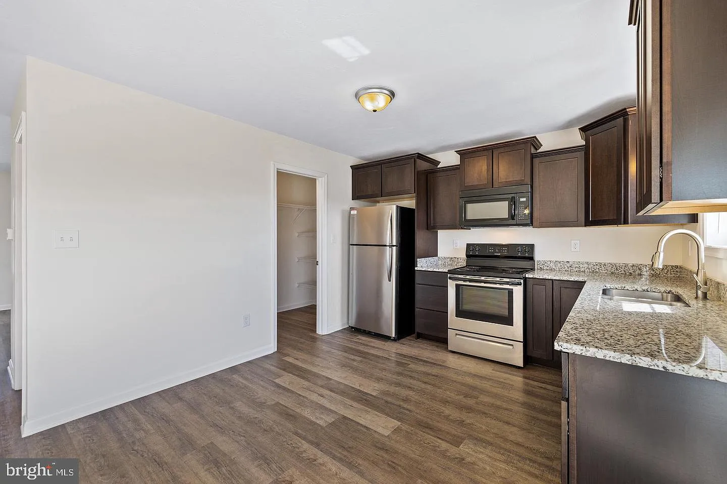 4 bed, 2.5 bath, 1650 sqft, $2,266 — Photo 4