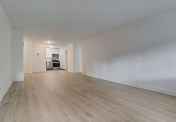 4th image of 200 E 33rd St APT 3D