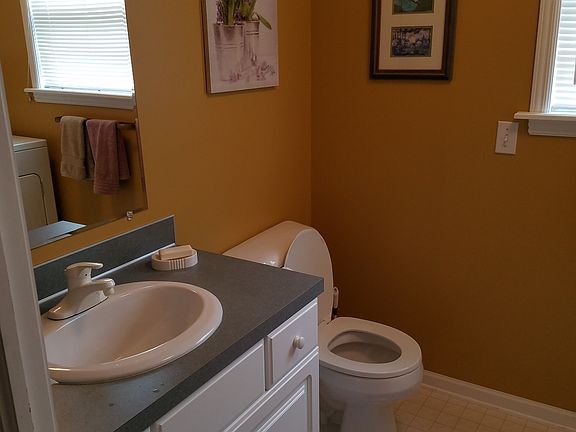 Main Floor 1/2 Bath