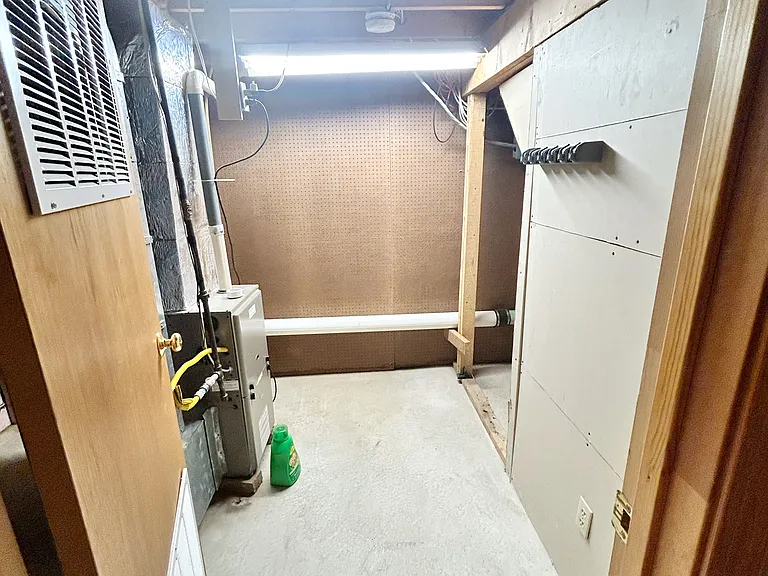 Edgewood Dr — Photo 16