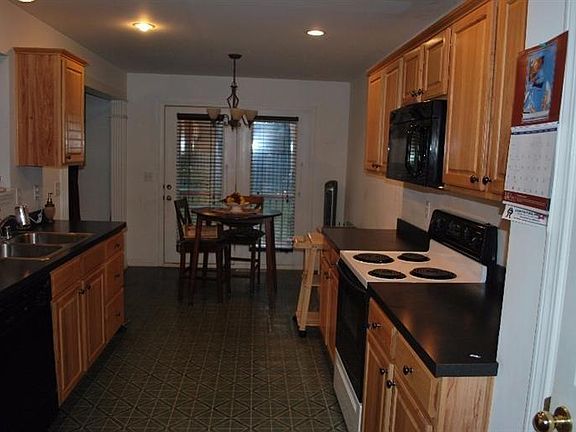 5th image of 581 Forest Hill Dr