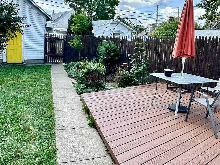976 E Market St — Photo 14