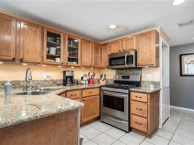 11531 Riverside Dr APT 205, North Hollywood, CA, 91602