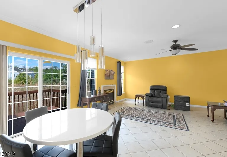 72 Albert Ct — Photo 4
