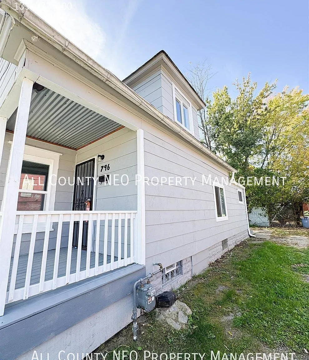 Newly renovated 3-bedroom, 1-bath home in Akron! — Photo 2