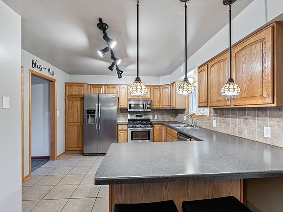 5th image of 808 Winthrop Ln