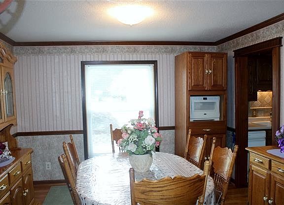 5th image of 810 Usher St