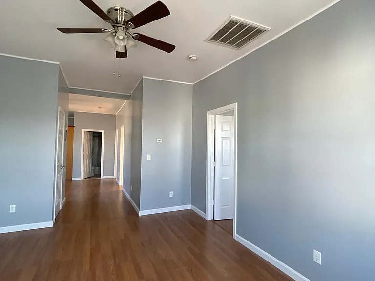 378 Montaup St #3 — Photo 31