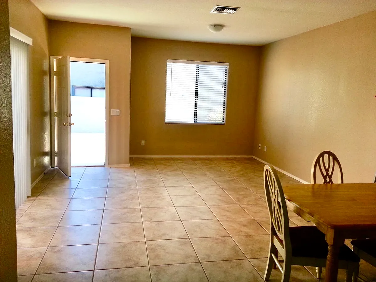 Living room - 1259 E Weimer Cir
