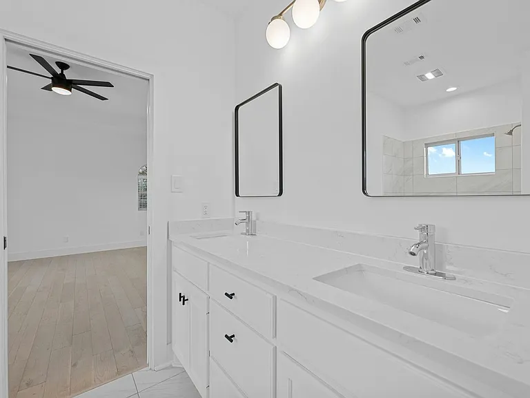 7905 Brightman Ln — Photo 34