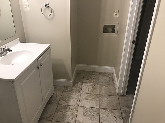 4th image of 815 41st Ave E APT E