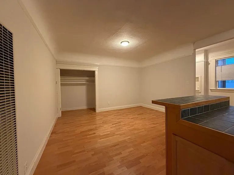 234 17th Ave #4 — Photo 3