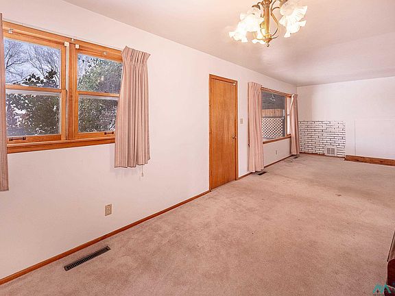 5th image of 1100 Lincoln Ave