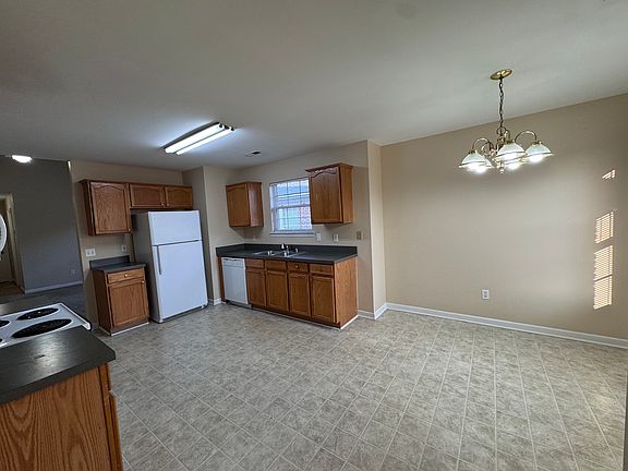 3rd image of 711 Sherard Cir