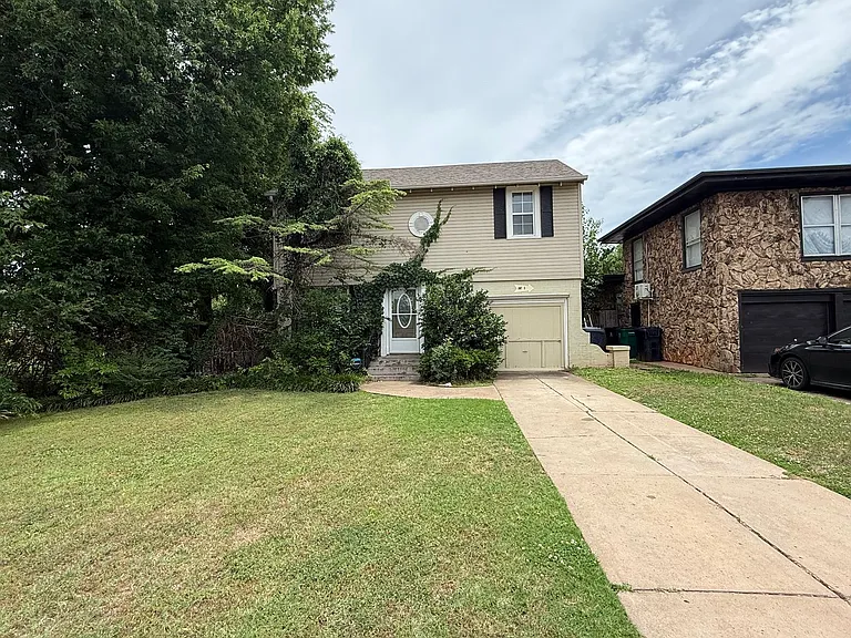 2808 NW 24th St — Photo 3