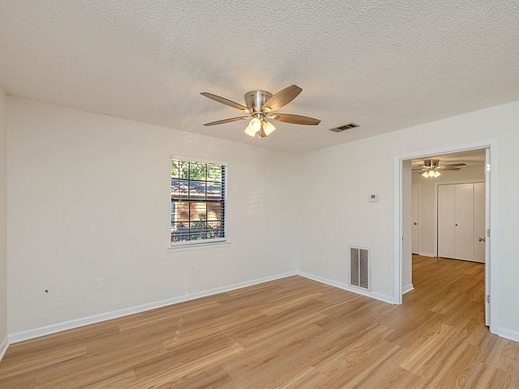 3rd image of 610B 32nd St
