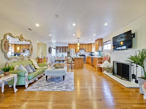 4th image of 3443 Flora Vista Ave