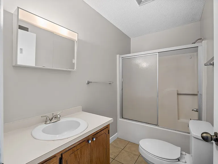 Silver Birch Apartments — Photo 33