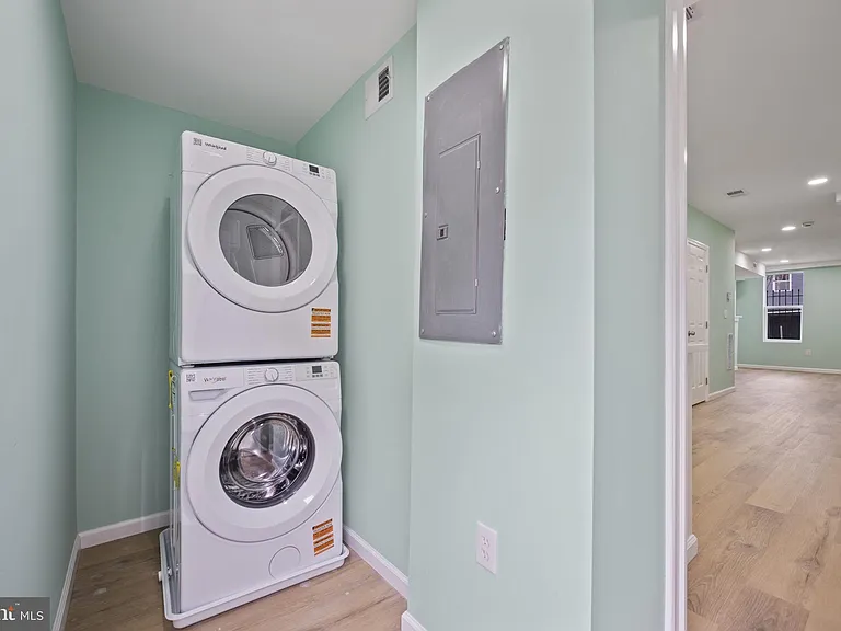 1316 McHenry St — Photo 13