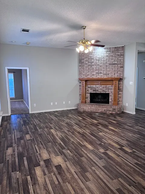 4 bed, 2129 sqft, $2,200 — Photo 4