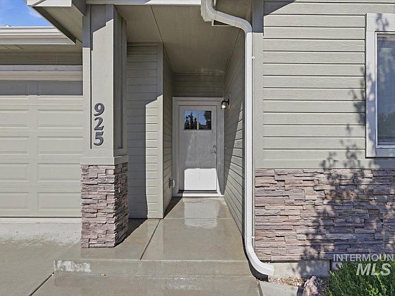 2nd image of 925 S Banner St