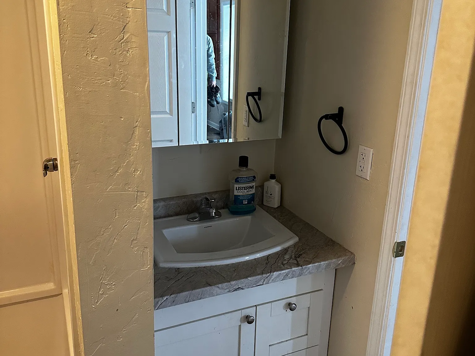 2 bed, 1000 sqft, $1,100 — Photo 3