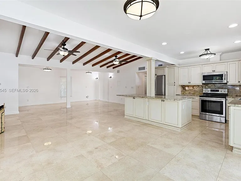 8030 SW 120th St — Photo 4