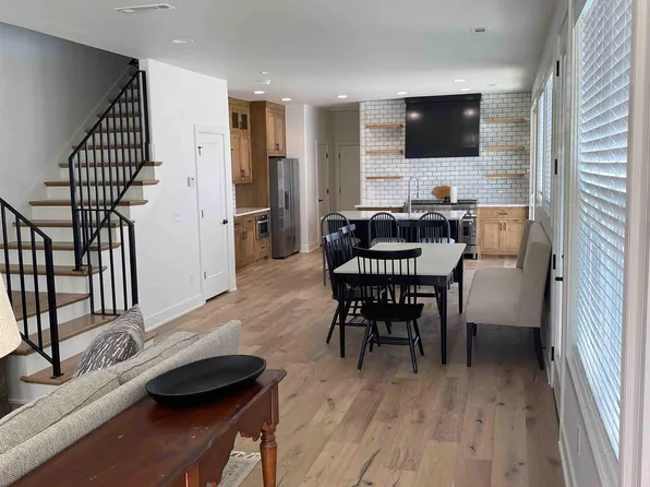 620 S Willow Ave, Fayetteville, AR 72701