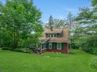 2 Crescent Ct, Stockholm, NJ 07460