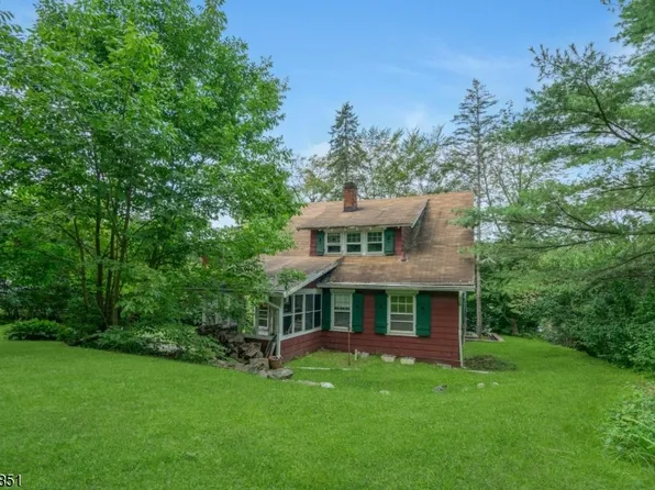 2 Crescent Ct, Hardyston Twp., NJ 07460