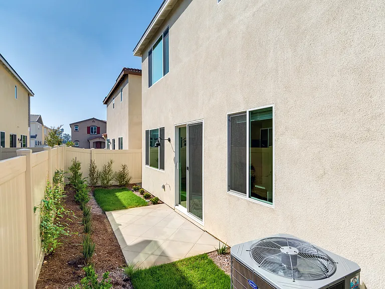 2054 Bergamot St — Photo 22