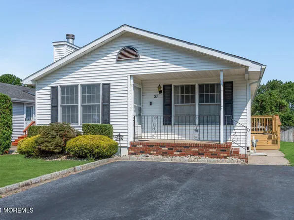 21 Parkview Way, Manalapan, NJ 07726
