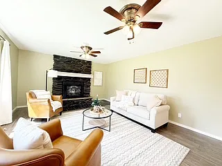 450 NE Riverhill Dr — Photo 10