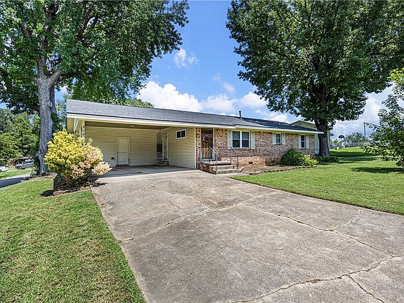 3rd image of 305 Meyer Dr