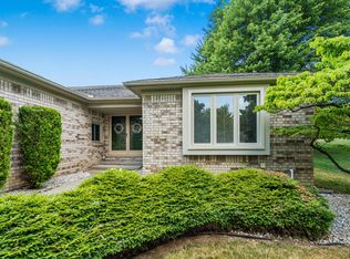 2090 Cumberland Rd, Rochester Hills, MI 48307