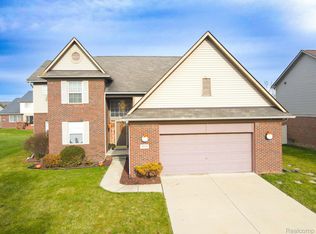 18970 Mitchell St, Rockwood, MI 48173