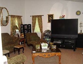 4th image of 418 Jane St